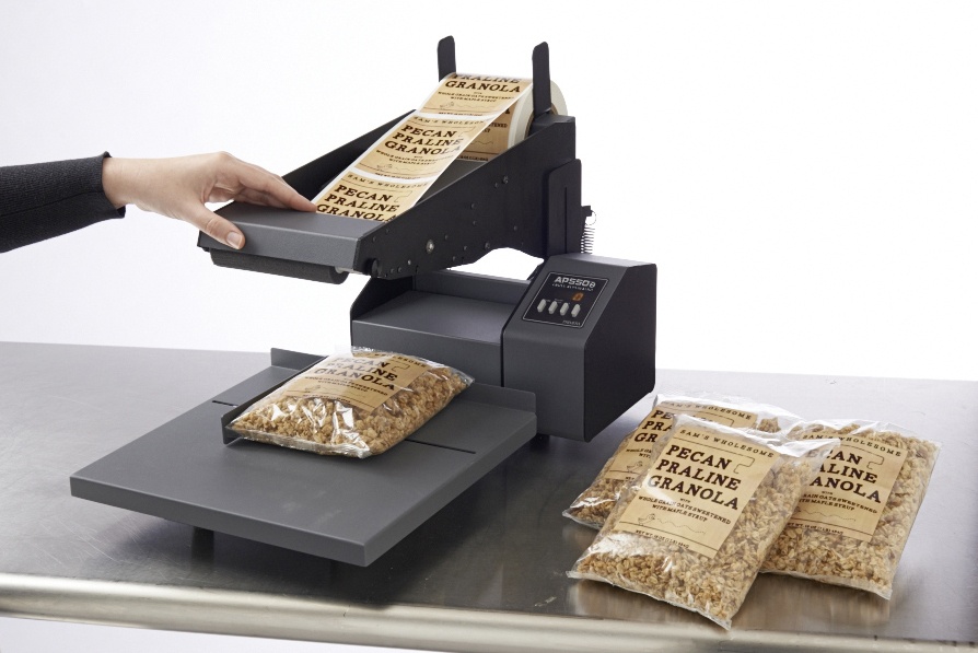 AP550e Label Applicator, poluautomatski aplikator etketa za ravne površine i vrećice T1